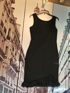 Elegant Classic Black Sleeveless Ruffle-Hem Dress